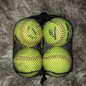 Worth 11in Softballs